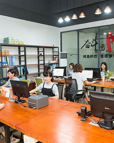 联系草莓视频APP官网