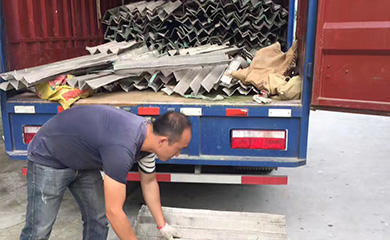 草莓视频APP官网金属工作场景