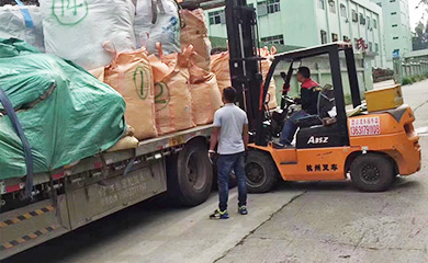 草莓视频APP官网金属工作场景